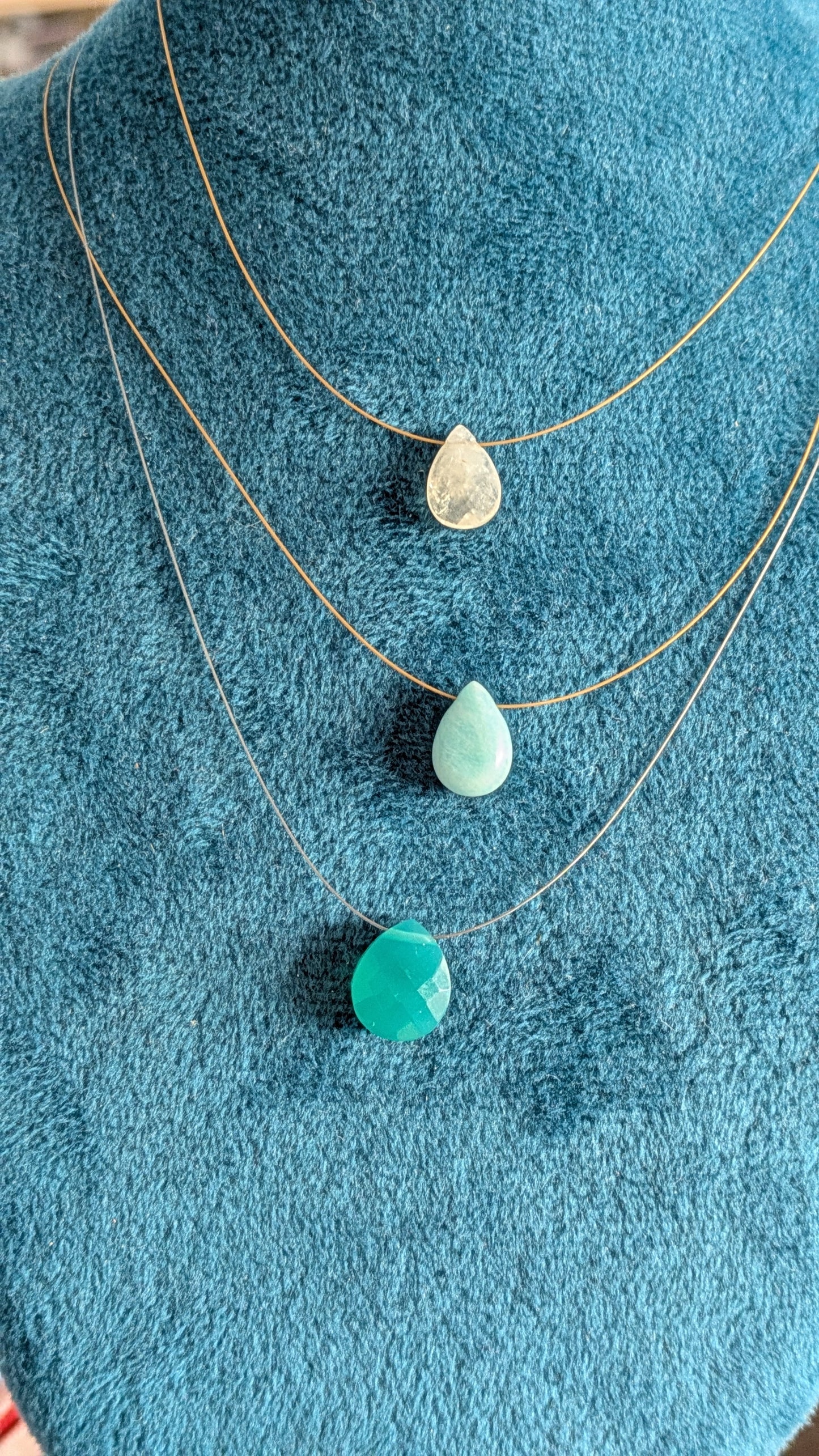 Collier Fil d’Ariane – Lien précieux au creux du cou