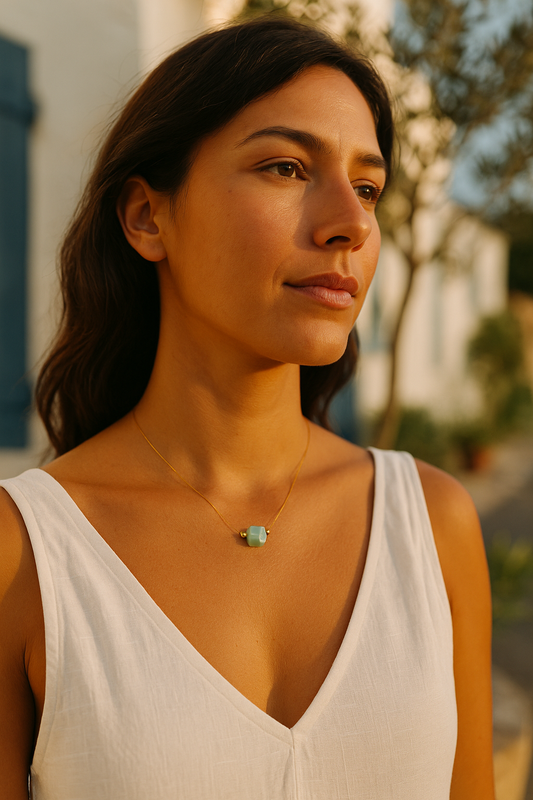 Collier Fil d’Ariane – Lien précieux au creux du cou